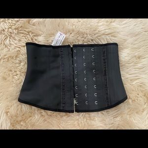 LATEX Aggressive Waist Trainer Short 8"